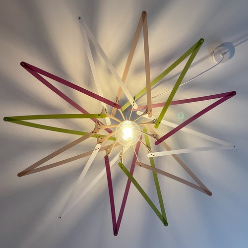 instagram-4 ⭐⭐⭐ lampe étoile ⭐⭐⭐

Qu'est ce que vous pensez de notre lampe étoile ?

Elle fait 110 cm de diamètre et comme toujours, c'est vous qui êtes aux commandes pour les couleurs !

Bisous les amis

Raymonde.design